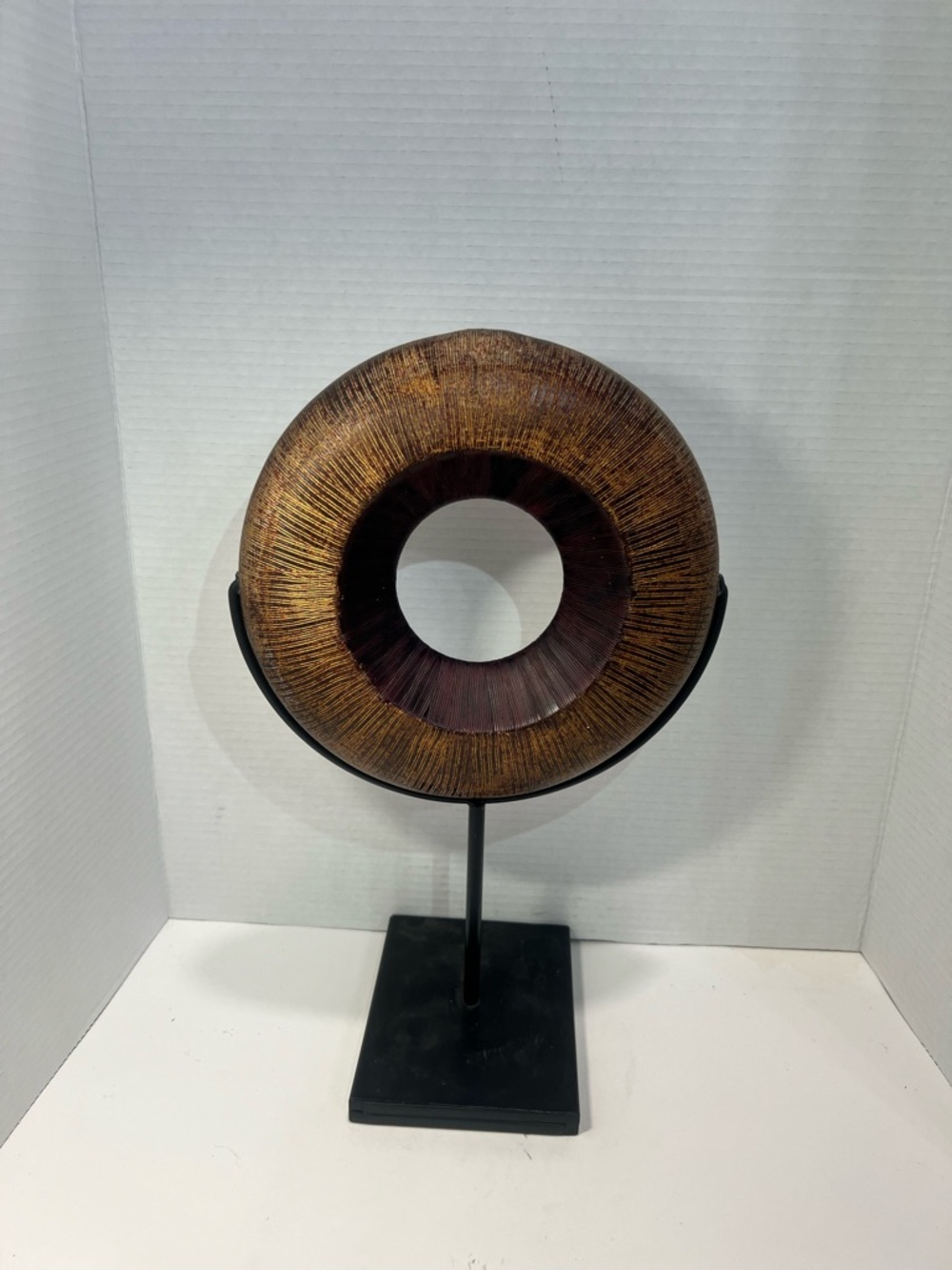 Set of Unlisted Bronze and Dark Brown Circular Ring Sculptures. - Picture 3 of 4